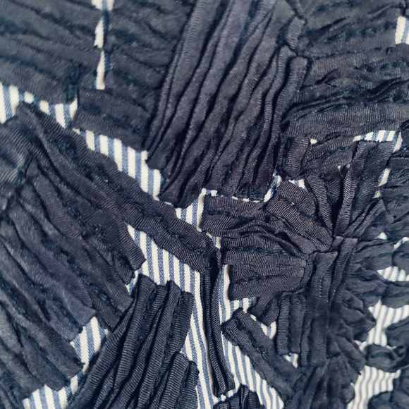 Anna Kully women’s striped blouse w/appliqué on front - Picture 5 of 10